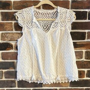 Elegant White Lace Women's Top